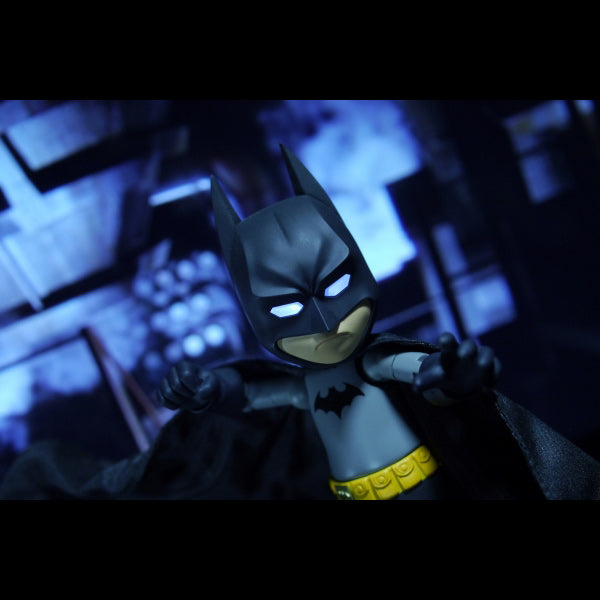 Herocross HMF#004 DC Batman LED Eyes Bat Signal Action Figure in Batsuit Fighting