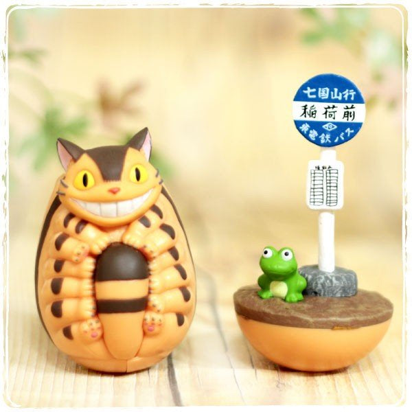 Ghibil Tanoshiku yurayura Okiagari Koboshi YR-05 "My Neighbor Totoro" Cat Bus and bus stop